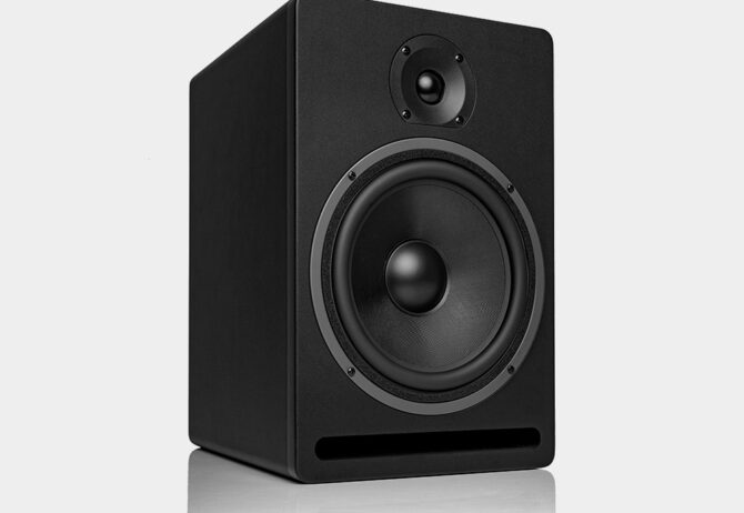 speaker speaker